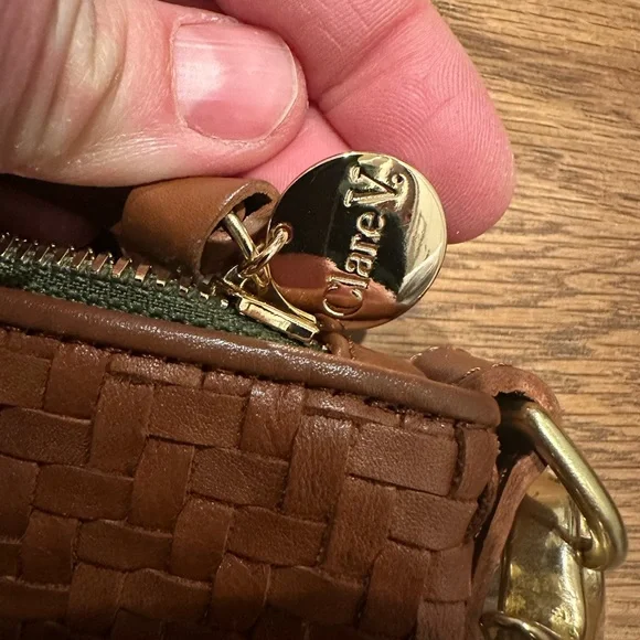 Chic Tan Woven Shoulder Bag - Picture 3 of 3